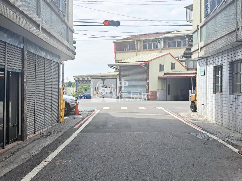 鎮北路透天房屋室內格局與周邊環境