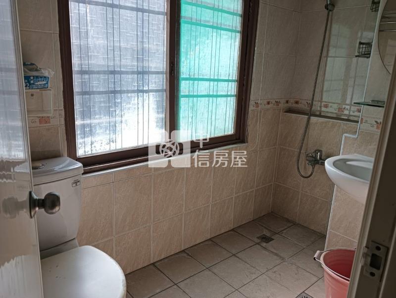 東區仁德活巷邊間透天房屋室內格局與周邊環境