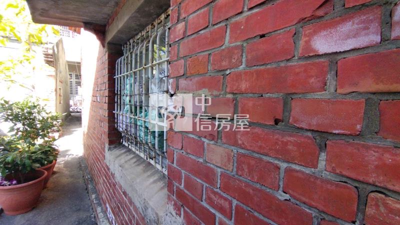 南區灣裡買地33坪送厝房屋室內格局與周邊環境