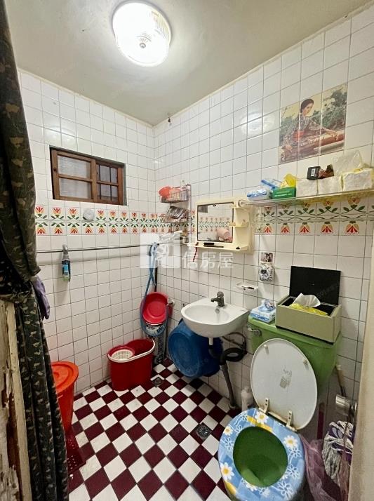 水湳文心臨路透天房屋室內格局與周邊環境