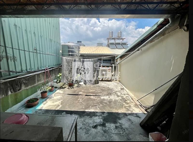 水湳文心臨路透天房屋室內格局與周邊環境