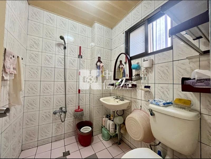 水湳文心臨路透天房屋室內格局與周邊環境