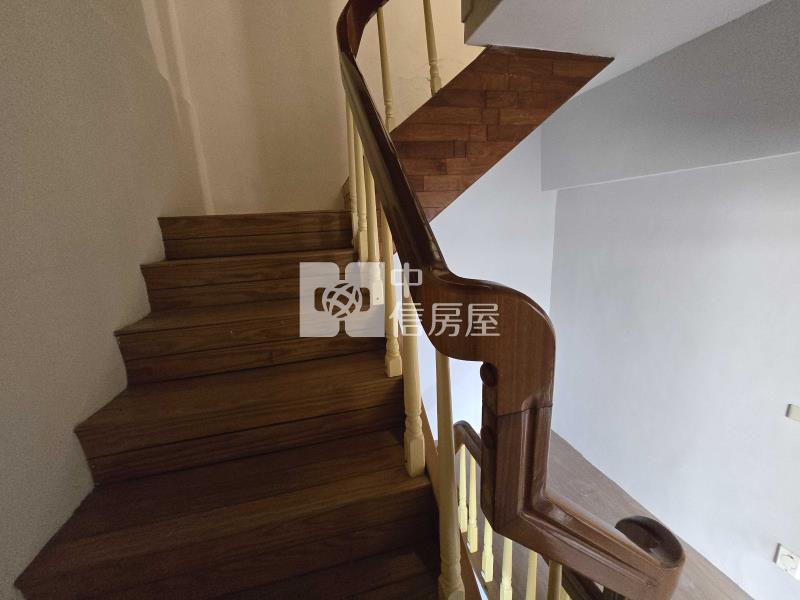 竹圍海湖後花園溫馨透天房屋室內格局與周邊環境