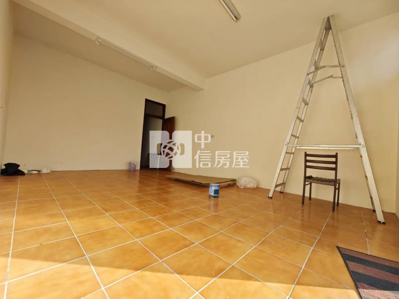 東榮商圈光榮國中旁臨路黃金透店房屋室內格局與周邊環境
