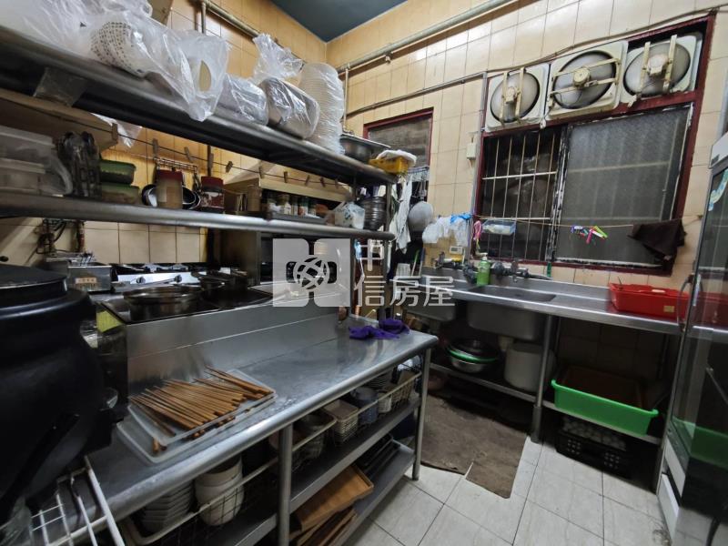 東榮商圈光榮國中旁臨路黃金透店房屋室內格局與周邊環境