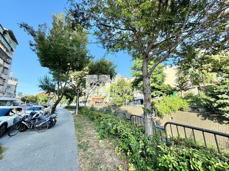 中國醫學院｜柳川水岸小資族低總價有陽台採光套房房屋室內格局與周邊環境