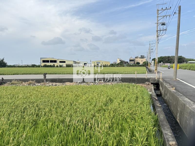 台1線旁好地點！｜848坪角地｜雙面臨18米路｜可農舍｜有資材室房屋室內格局與周邊環境