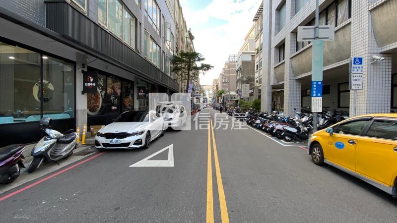 一中商圈大面寬超商連鎖店面房屋室內格局與周邊環境