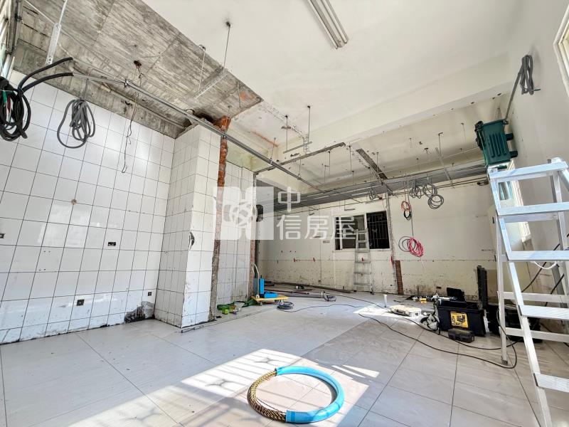 一中商圈11米面寬連鎖全家超商承租店面|年收126萬房屋室內格局與周邊環境