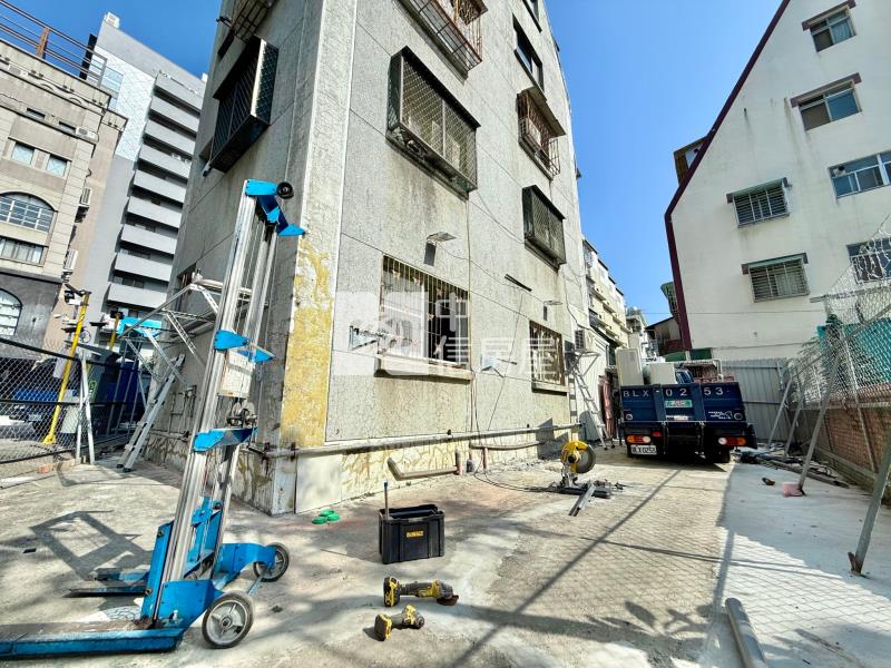 一中商圈11米面寬連鎖全家超商承租店面|年收126萬房屋室內格局與周邊環境