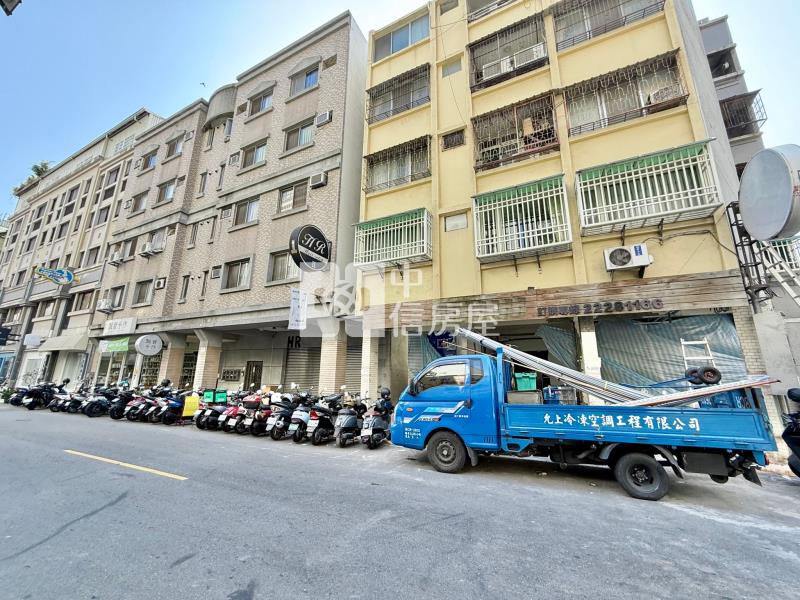 一中商圈11米面寬連鎖全家超商承租店面|年收126萬房屋室內格局與周邊環境