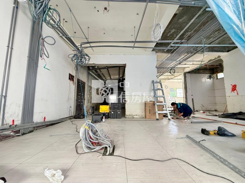 一中商圈11米面寬連鎖全家超商承租店面|年收126萬房屋室內格局與周邊環境