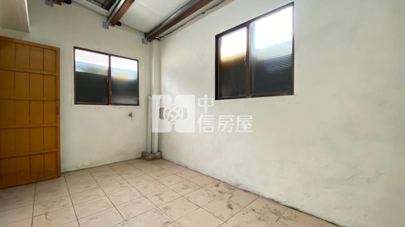 南區低總價角間透店房屋室內格局與周邊環境