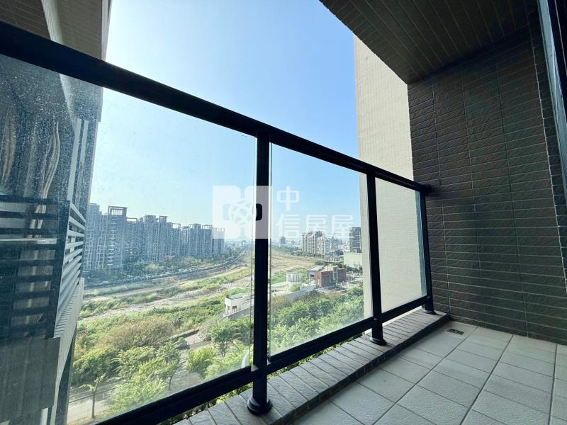 輕屋齡高樓無限視野｜雙衛開窗朝南美三房B1平車房屋室內格局與周邊環境