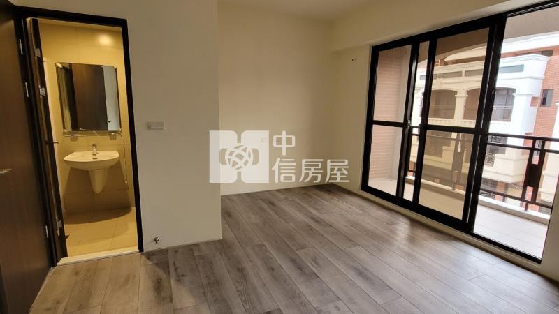 龍科旁全新大面寬別墅前院停車房屋室內格局與周邊環境