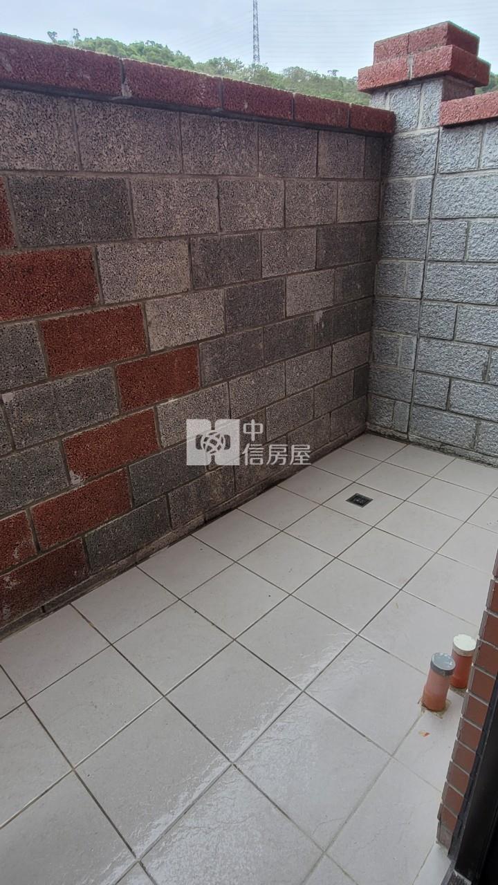 龍科旁全新大面寬別墅前院停車房屋室內格局與周邊環境