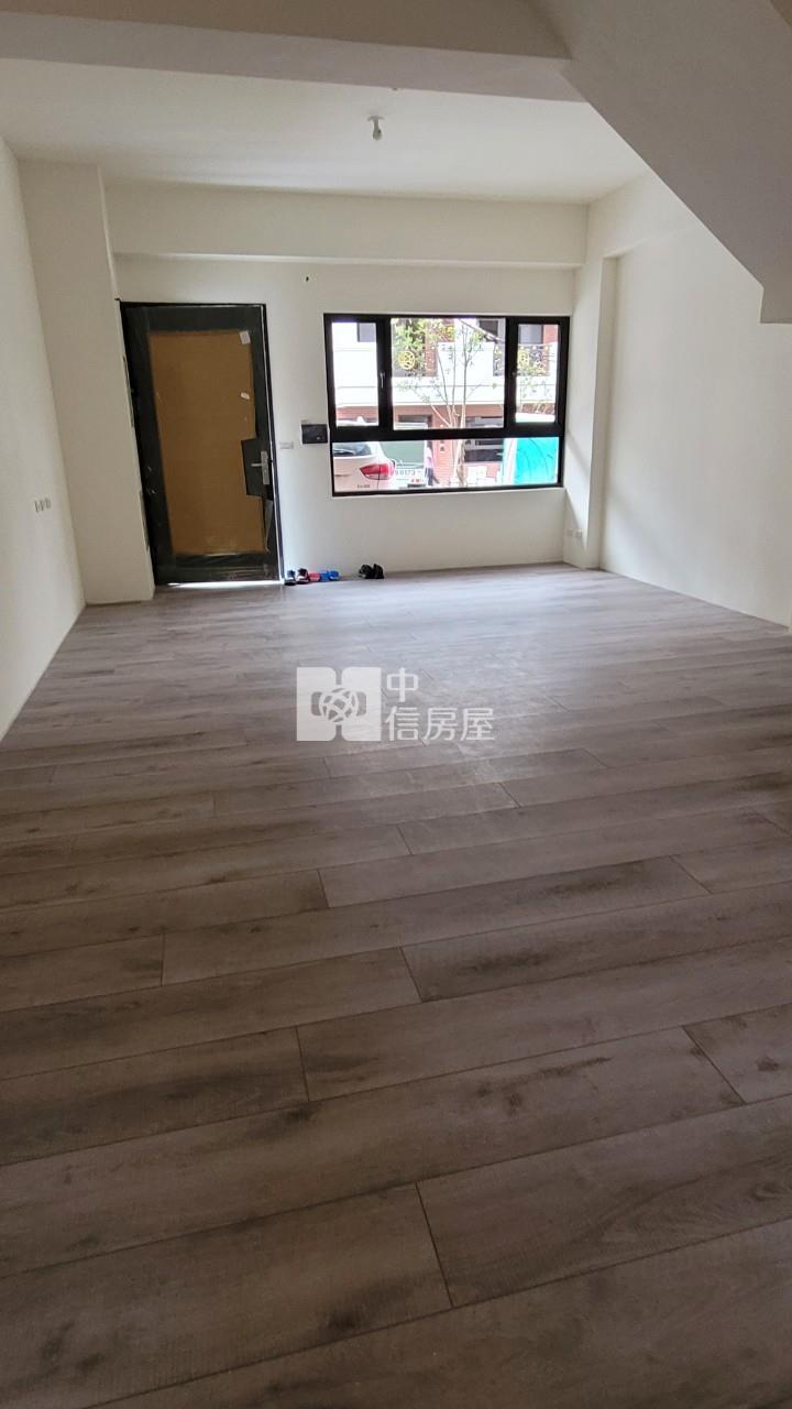 龍科旁全新大面寬別墅前院停車房屋室內格局與周邊環境