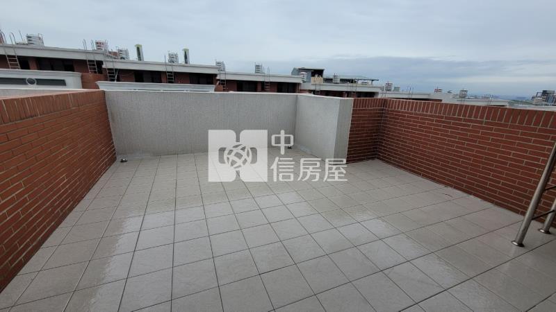龍科旁全新大面寬別墅前院停車房屋室內格局與周邊環境