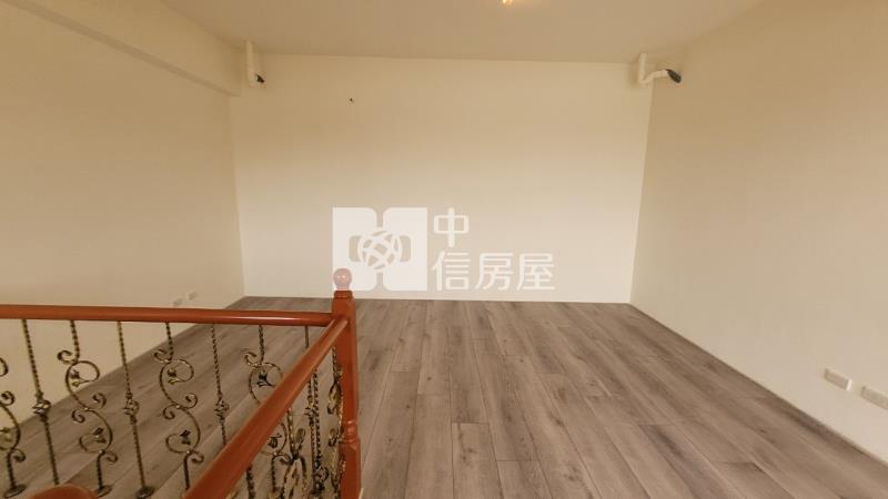龍科旁全新大面寬別墅前院停車房屋室內格局與周邊環境