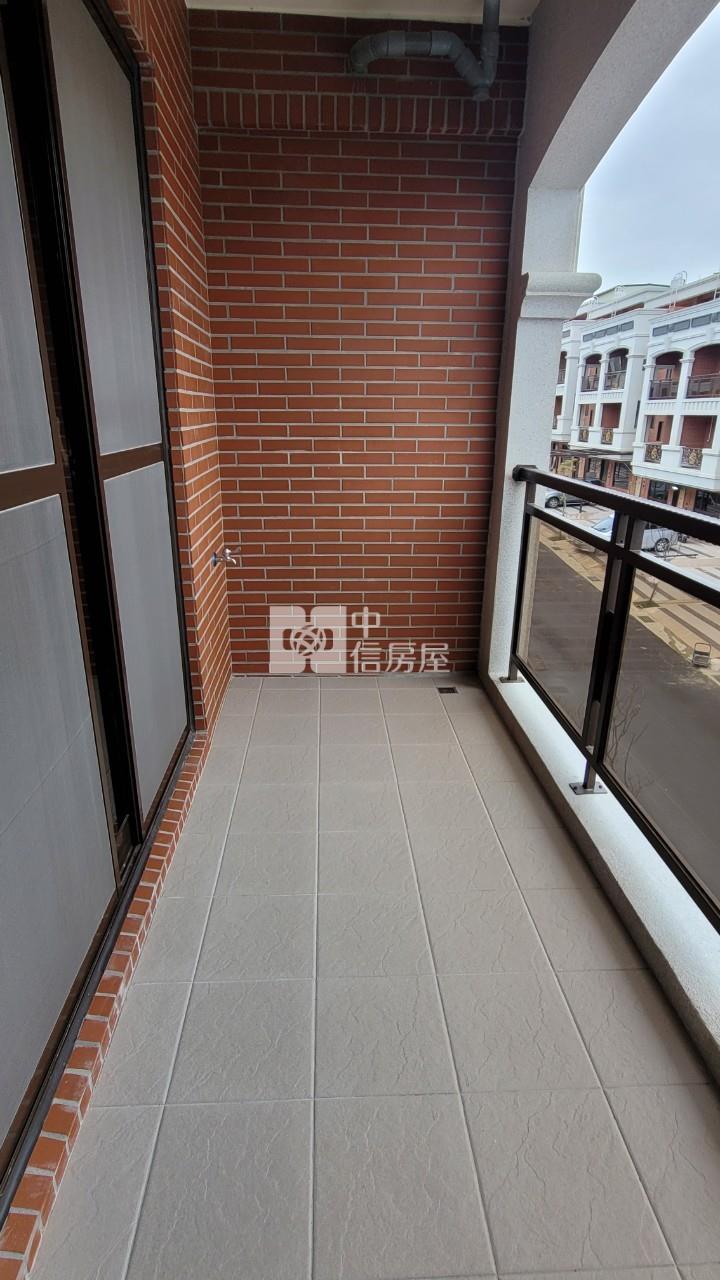 龍科旁全新大面寬別墅前院停車房屋室內格局與周邊環境