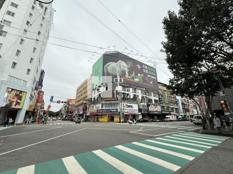 西屯黎明商圈角間透店房屋室內格局與周邊環境