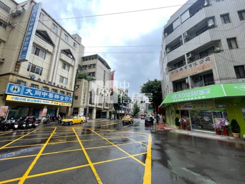 西屯黎明商圈角間透店房屋室內格局與周邊環境