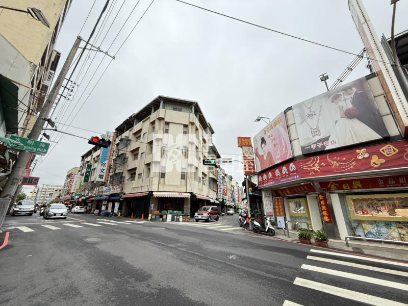 西屯黎明商圈角間透店房屋室內格局與周邊環境