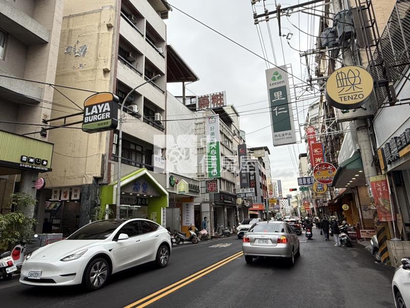 西屯黎明商圈角間透店房屋室內格局與周邊環境