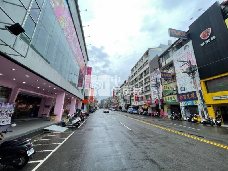 西屯黎明商圈角間透店房屋室內格局與周邊環境