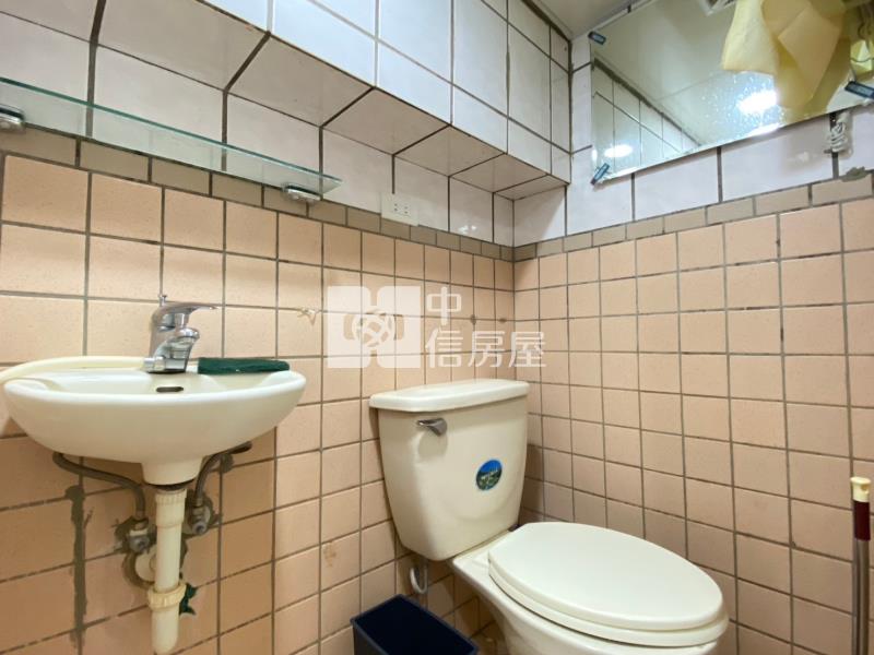 中華路夜市樓中樓精緻套房房屋室內格局與周邊環境