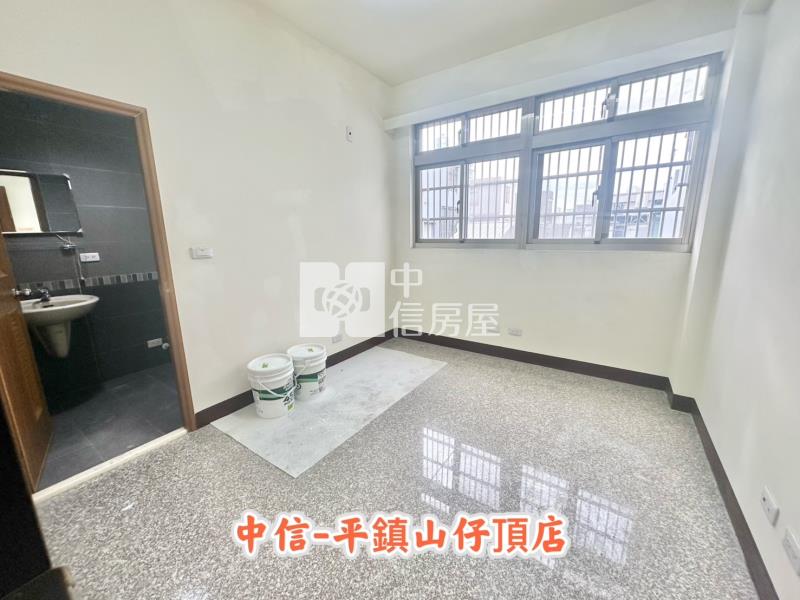 中興路鬧區整新店面房屋室內格局與周邊環境