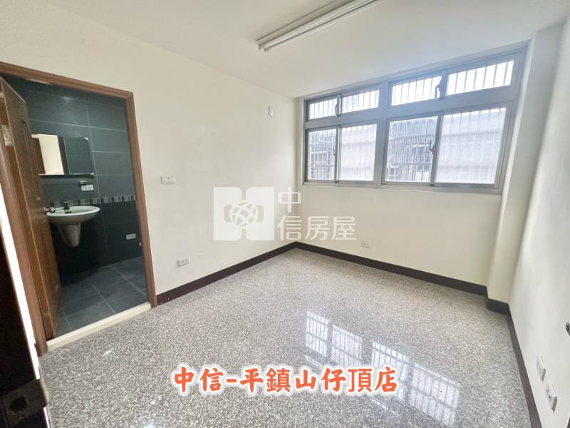 中興路鬧區整新店面房屋室內格局與周邊環境