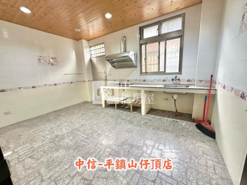 中興路鬧區整新店面房屋室內格局與周邊環境