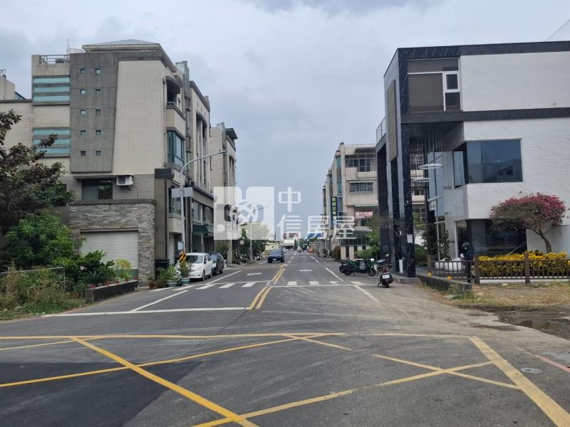 (專)新營區民族路體育場旁305坪美建地房屋室內格局與周邊環境