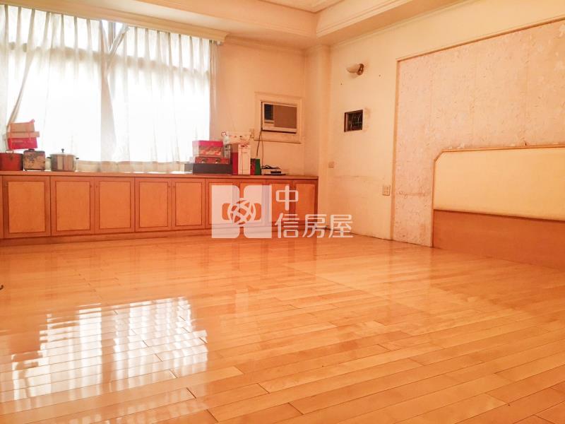 賢北國小朝南傳家透店房屋室內格局與周邊環境