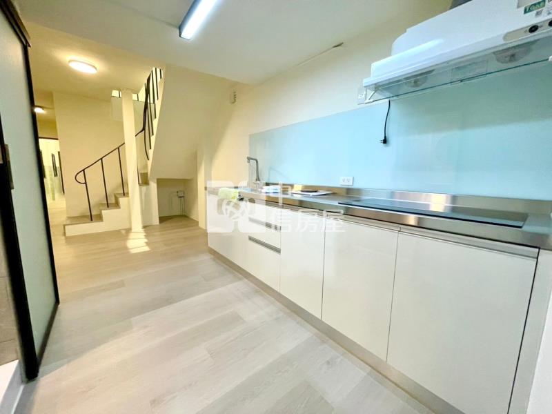 中興商圈旁超便宜孝親溫馨美透天房屋室內格局與周邊環境