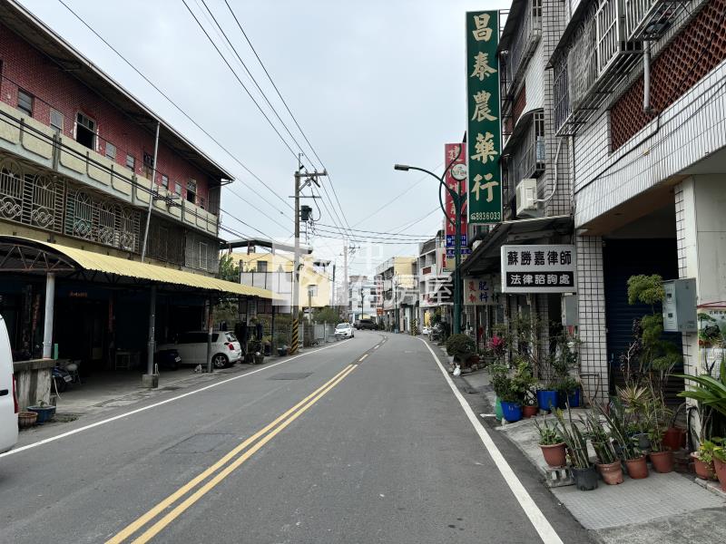 田尾公所旁大地坪車庫店面房屋室內格局與周邊環境