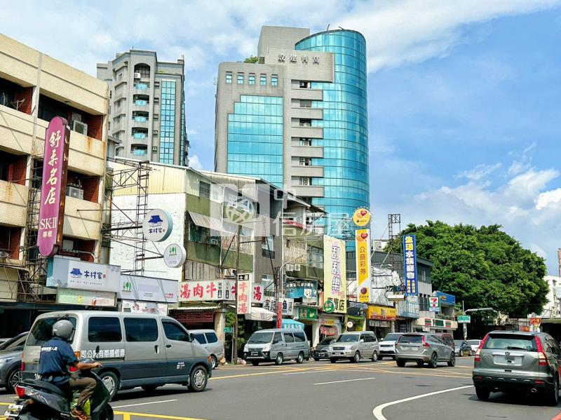 東門路大面寬賺錢金店面房屋室內格局與周邊環境