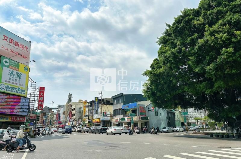 東門路大面寬賺錢金店面房屋室內格局與周邊環境