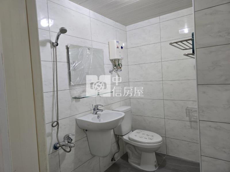 屏東市聖羅蘭大套房房屋室內格局與周邊環境