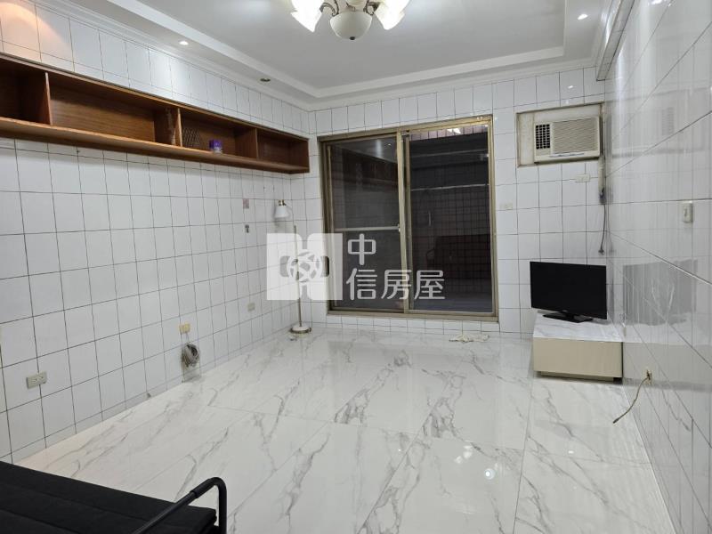 屏東市聖羅蘭大套房房屋室內格局與周邊環境