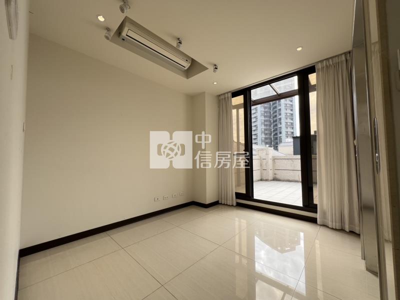 9年屋豐樂公園邊間三面採光電梯雙車別墅房屋室內格局與周邊環境