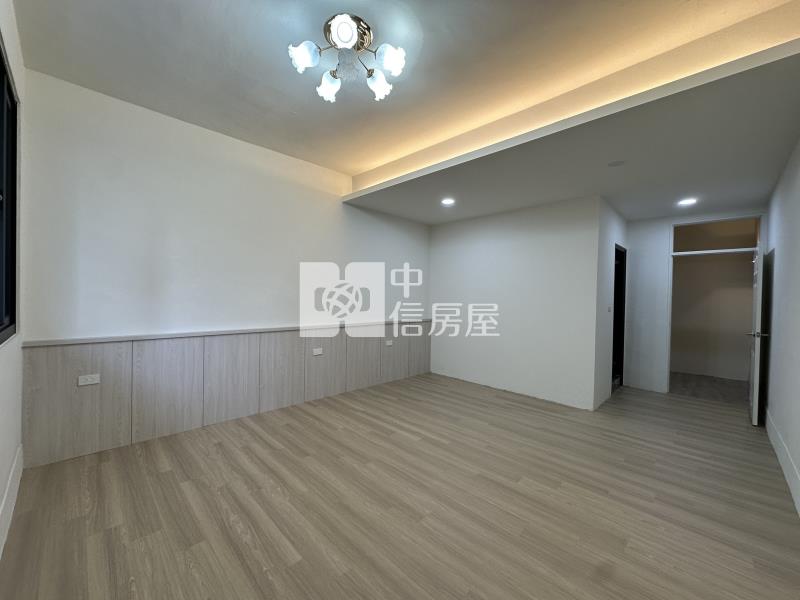 忠孝商圈車庫美透天房屋室內格局與周邊環境