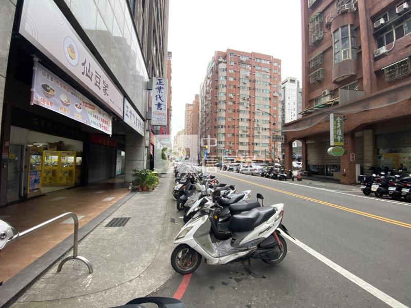 福樺Dior頂樓露臺房屋室內格局與周邊環境