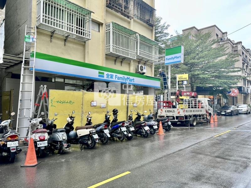 一中商圈11米面寬連鎖全家超商承租店面|年收126萬房屋室內格局與周邊環境