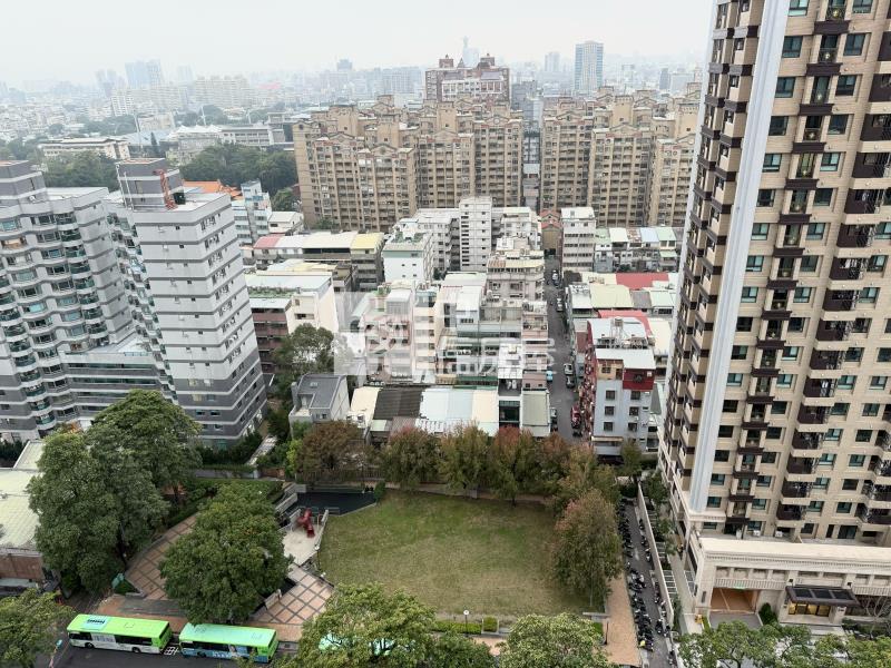 時光織錦面綠園道大三房平車房屋室內格局與周邊環境