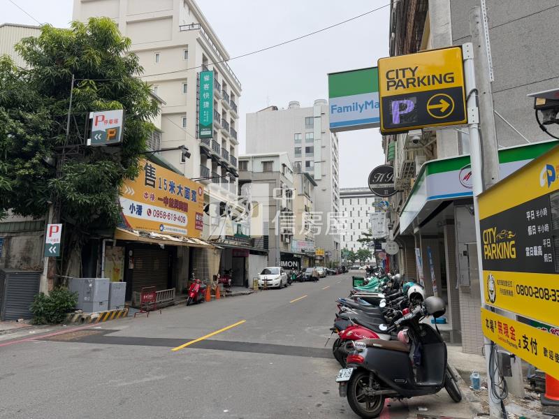 全家收租金店面★一中商店街房屋室內格局與周邊環境