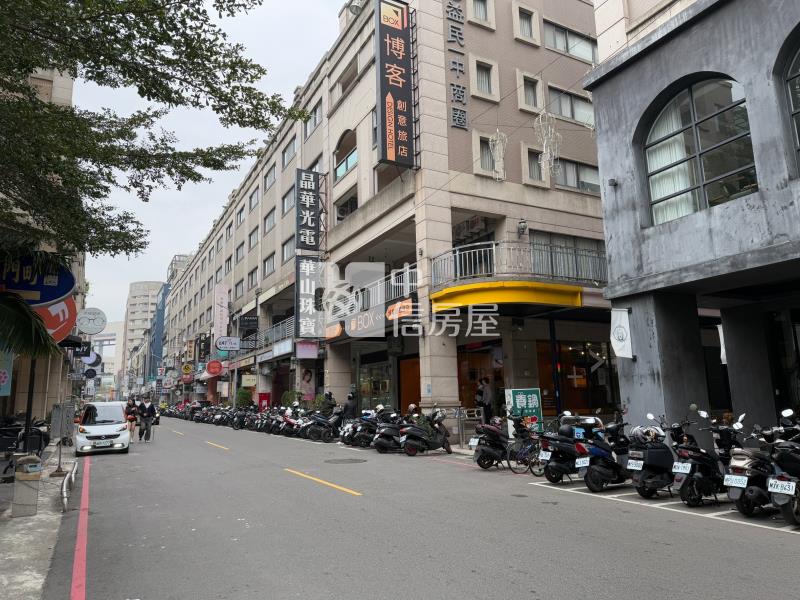 全家收租金店面★一中商店街房屋室內格局與周邊環境