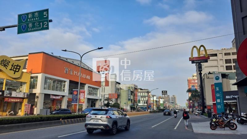 永康交流道旁臨路15米商辦(A)房屋室內格局與周邊環境