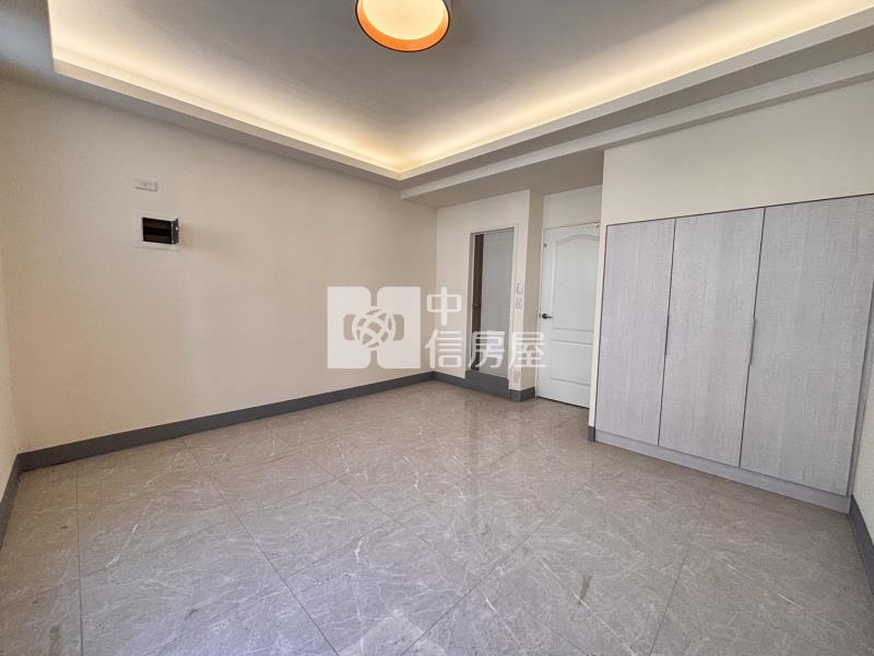 大里成功國中*8米活路*邊間透天房屋室內格局與周邊環境